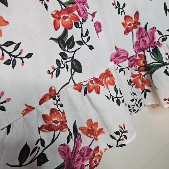 ☘️3/$15☘️ Old Navy - Floral Print Peplum Blouse - Picture 4 of 8